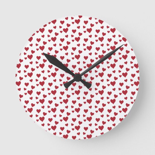 Red Hearts Pattern Valentine's Day Runde Wanduhr (Vorderseite)