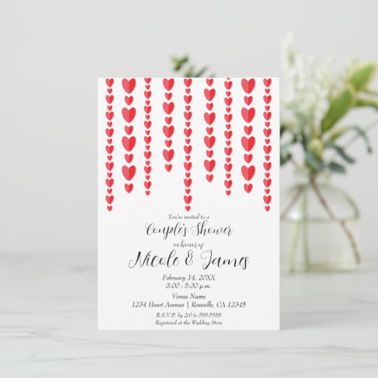Red Hearts Valentine Couple's Polterabend Einladung (Stehend Vorderseite)