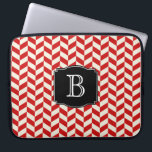 Red Herringbone Chevrons Muster mit Monogramm Laptopschutzhülle<br><div class="desc">Ein attraktives Zickzack Herringbone-Design in Rot und Weiß mit personalisiertem Monogramm,  das Sie mit Ihrem ersten oder anderen gewünschten Text bearbeiten können.</div>