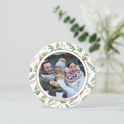 Red Holly Verlasse Weihnachten Familienurlaub Foto Einladung (Stehend Vorderseite)