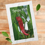 Red Hot Chili Pepper scharf scharf, individuell ei Geschirrtuch<br><div class="desc">Diese Küchenhandtücher in den Farben der italienischen Flagge,  grün,  weiß und rot,  sind mit dem fotografischen Bild eines Pfeffers aus rotem Chili und grünen Blätter auf dem weißen Handtuch versehen. Der Text kann für einen Namen oder Ihren eigenen Text angepasst werden. Das ist die originale Gartenfotografie von JLW_FOTOGRAFIE.</div>