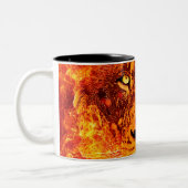 Red Hot Lion Face Red Orange Flames Zweifarbige Tasse (Links)