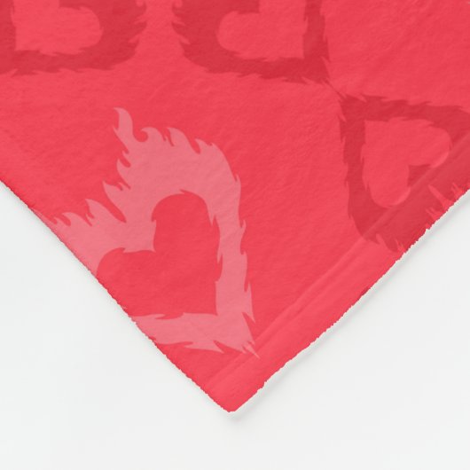 Red Ikat Style Herzmuster Fleecedecke (Ecke)