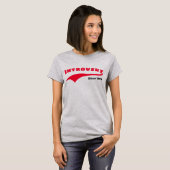 Red Introvertierte Typografie Swoosh Custom Date T-Shirt (Vorne ganz)