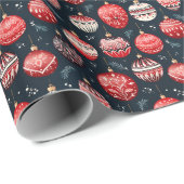Red & Ivory Weihnachtsschmuck auf dunklem Hintergr Geschenkpapier (Rolleneckpunkt)
