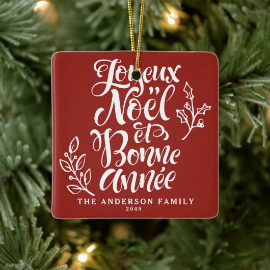 Red Joyeux Noël und Bonne Année Calligraphy Keramikornament (Baum)