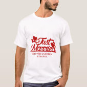 Red Just Married Typography Couple Custom Name  T-Shirt (Vorderseite)