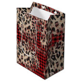 Red Kariert Cheetah Print Funky Christmas Mittlere Geschenktüte (Vorderseite Schrägansicht)