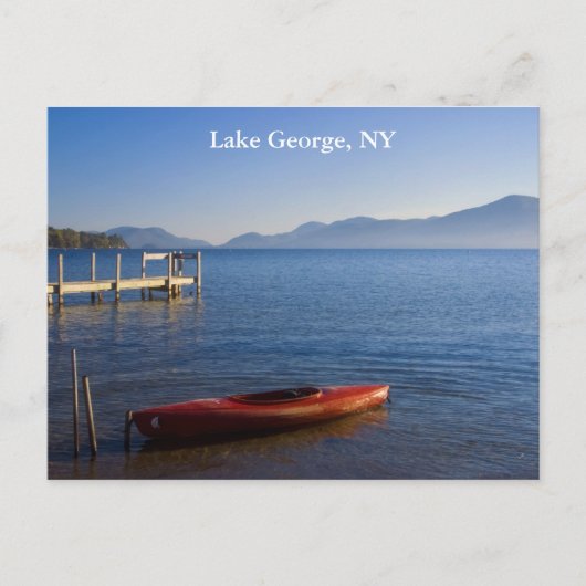 Red Kayak auf Lake George, NY Postkarte (Vorderseite)