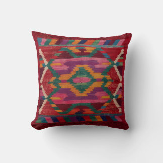 "Red Kilim Pillows Kanada: Artisanal Elegance für Kissen