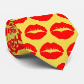 Red Kissy Lips Krawatte (Gerollt)