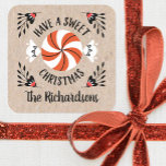 Red Kraft Christmas Peppermint Candy Gift Tags Quadratischer Aufkleber<br><div class="desc">Ein hübscher personalisierter Weihnachtsaufkleber mit den Worten Eine süße Weihnachtszeit und eine Pfefferminzbonbons. Ideal,  um Ihre gebackenen Leckereien,  Geschenke,  Weihnachtskarten und vieles mehr anzuziehen. Entworfen für Sie von BlackBerry Boulevard.</div>