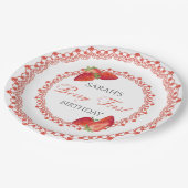 Red Lace Berry First Birthday Pappteller (Schrägansicht)