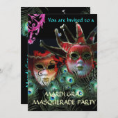 RED LADY AND JESTER MASK with PEACOCK FEATHERS Einladung (Vorne/Hinten)