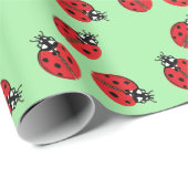 Red Lady Bug Illustration Light Green Geschenkpapier (Rolleneckpunkt)