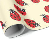 Red Lady Bug Illustration Pastellgelb Geschenkpapier (Rolleneckpunkt)