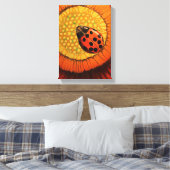 Red Ladybug auf einer lebendigen Zinnia-Blume Leinwanddruck (Insitu (Schlafzimmer))