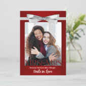 Red Lesbian Gay Two Brides Wedding Einladung (Stehend Vorderseite)