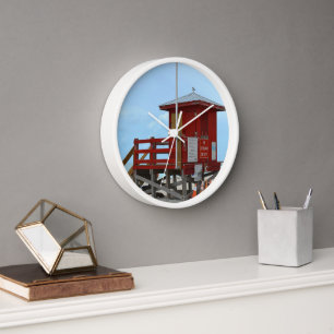 Red Lifeguard Tower No Lifeguard Uhr