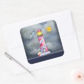 Red Lighthouse mit einem Stormy Background Quadratischer Aufkleber (Umschlag)