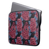 Red lilac on dark blue laptopschutzhülle (Vorderseite Links)