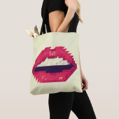 Red lips made of small triangles, pixelshipster,pi tasche (Von Nahem)