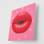 Red Lipstick big pop art lips on girly pink Quadratische Wanduhr (Winkel)