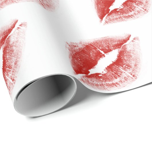 Red Lipstick Kiss auf Weiß Geschenkpapier (Rolleneckpunkt)