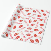 Red Lipstick Kiss Me Lips Valentinstag Liebe Geschenkpapier (Ungerollt)