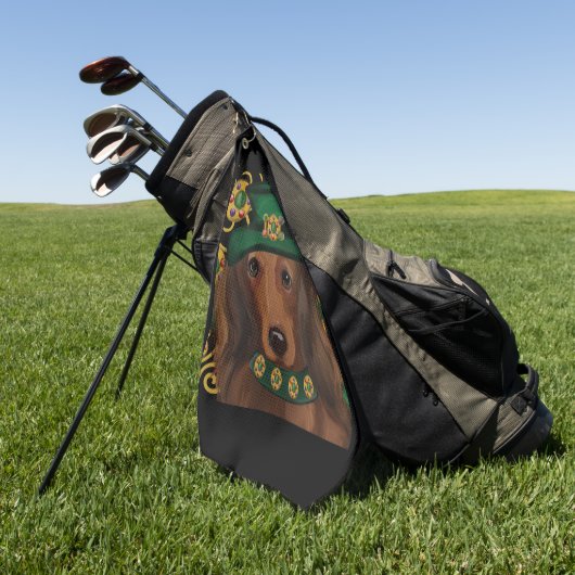 Red Long Hair Dackel Golfhandtuch (Gras)