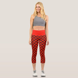 Red Lotus Tranquility: Red Mandala auf brauner Bas Capri Leggings