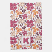 Red Lucky Kleeblatt Clover Pattern Mit Monogramm Geschirrtuch (Vertikal)