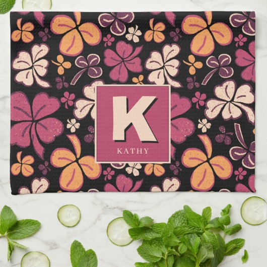 Red Lucky Kleeblatt Clover Pattern Mit Monogramm Geschirrtuch (Gefaltet)