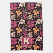 Red Lucky Kleeblatt Clover Pattern Mit Monogramm Geschirrtuch (Vertikal)