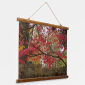 Red Maple Leaves and Bamboo Fence Photo Wandteppich Mit Holzrahmen (Gewinkelt)