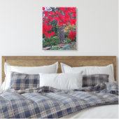 Red Maple Leaves in a Japanese Garden Leinwanddruck (Insitu (Schlafzimmer))