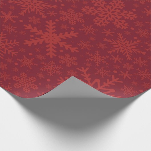 Red Maroon Snowflake Holiday Wrapping Paper Geschenkpapier (Ecke)