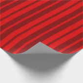 Red Maroon Stilvolle Streifenmuster Design Geschenkpapier (Ecke)