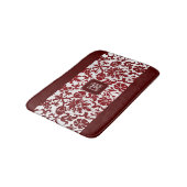 Red Maroon und White Damask Muster Badematte (Schrägansicht)