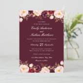 Red Marsala Floral Burgundy Einladung zur Hochzeit (Stehend Vorderseite)