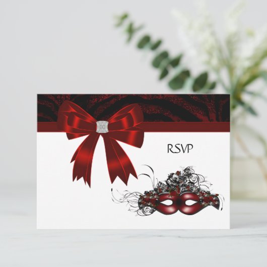 Red Masquerade Party UAWG RSVP Karte (Stehend Vorderseite)