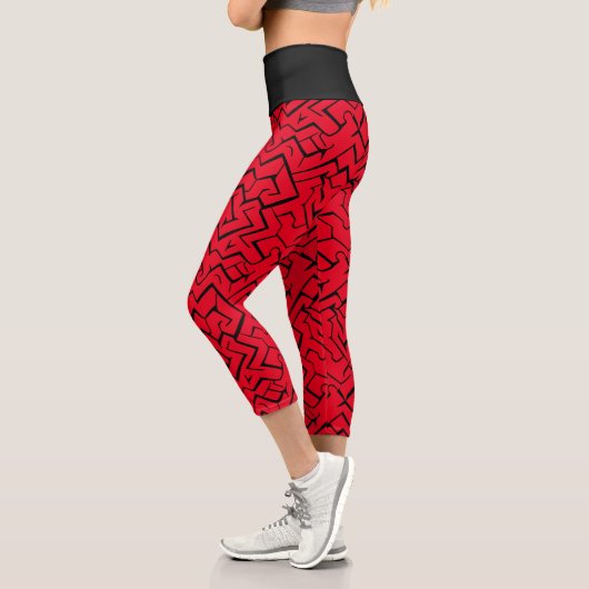 Red Meander Pattern | Modernes Maze Capri Leggings (Links)