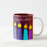 Red Menorah Candles Happy Hanukkah Skript Bold Zweifarbige Tasse<br><div class="desc">"Happy Hanukkah." Hier ist ein einfacher Weg, jeden Morgen in die Urlaubsstimmung zu kommen. Genießen Sie Ihren Tag mit Ihrem Lieblingsgetränk in dieser farbenfrohen, maßgeschneiderten Hanukkah-Tasse. Eine spielerische, künstlerische Illustration blauer Menorahkerzen mit bunten Imitat-Folienmustern und handgeschriebenem Skript-Overlay verrät einen reichen, tiefziegelroten Hintergrund. Ändern Sie den Gruß, wenn gewünscht, um mit...</div>