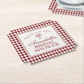 Red Merlot Harlequin Checkered Bridal Shower Untersetzer (angewinkelt)