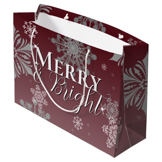 Red Merry and Bright Snowflakes Weihnachten Große Geschenktüte (Rückseite Schrägansicht)