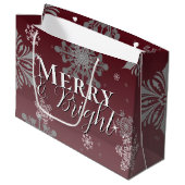 Red Merry and Bright Snowflakes Weihnachten Große Geschenktüte (Vorderseite Schrägansicht)