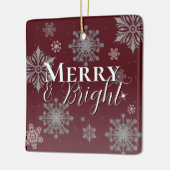 Red Merry and Bright Snowflakes Weihnachten Keramikornament (Links)