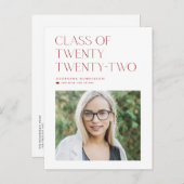 Red Minimalistisch Class of 2022 Foto Abschluss Ankündigungspostkarte (Vorne/Hinten)