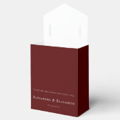 Red Minimalistisch Monogram Wedding Geschenkschachtel (Geöffnet)