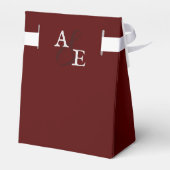 Red Minimalistisch Monogram Wedding Geschenkschachtel (Rückseite)